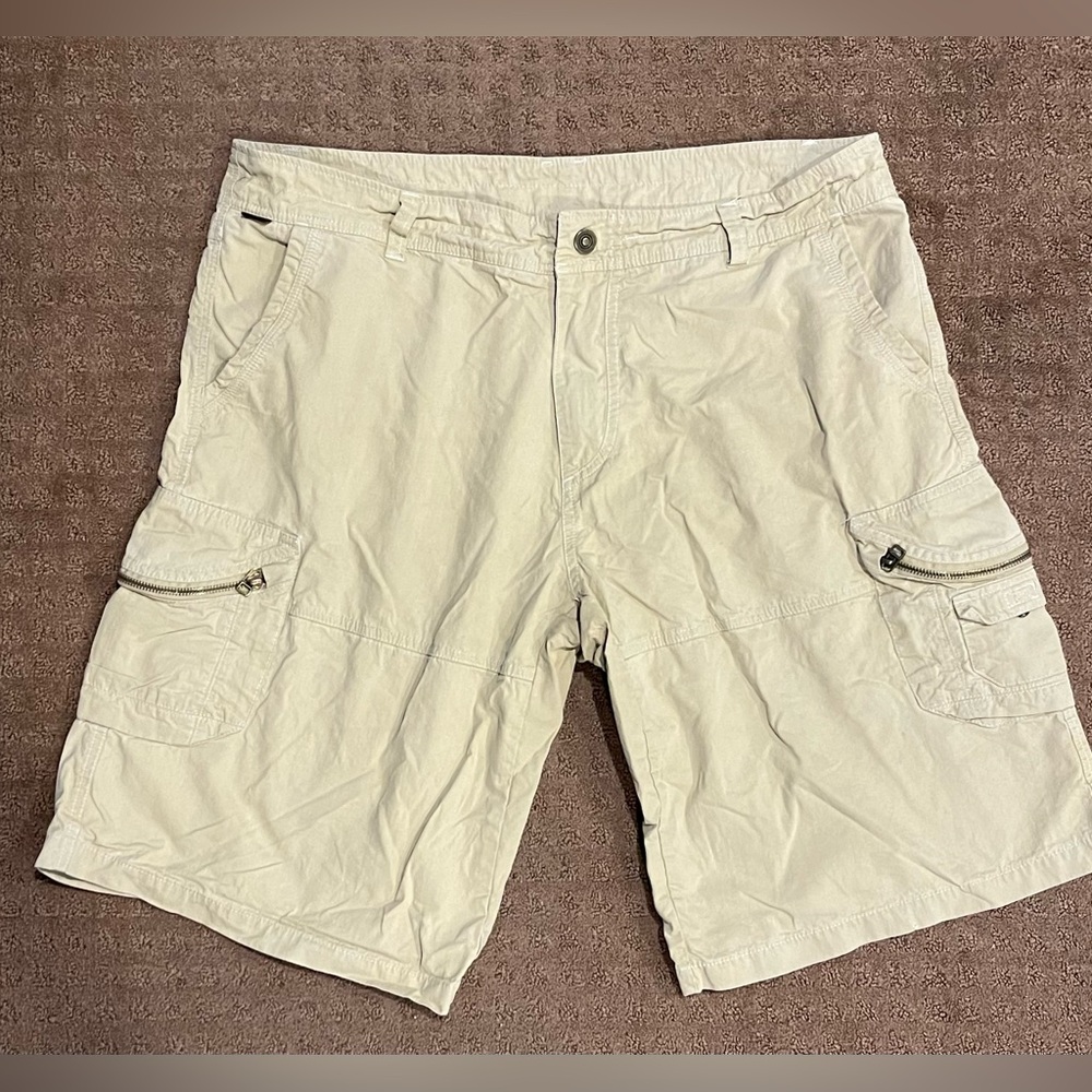 Kuhl Cargo Shorts Khaki Vintage Patina Men’s Size 40 Inseam 13”